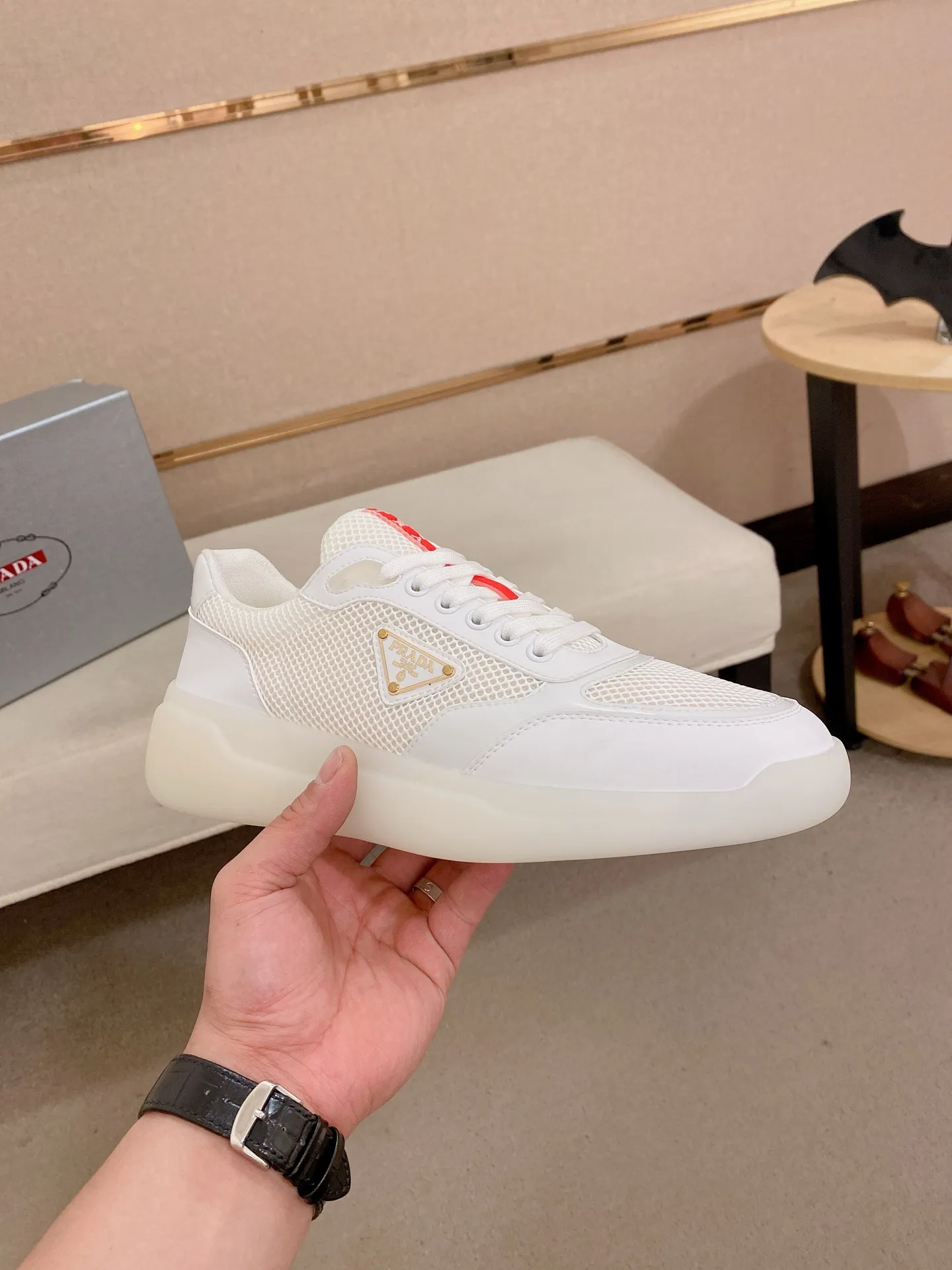 Men's shoes 💰 620💰 ✔️✔️✔️Higher version High-quality new PRADA (Prada) counters are launched simultaneously. The new men's shoes and 😘fabric are made of high-tech glue-making technology. Lining: Full cowhide lining. 👍🏿 High-end ☄️ Air-cushion molded anti-slip foam outsole, exquisite lines, simple and elegant, comfortable and high-end for leisure travel. Code number: 38 to 44 (45 can be customized and cannot be returned or exchanged)
